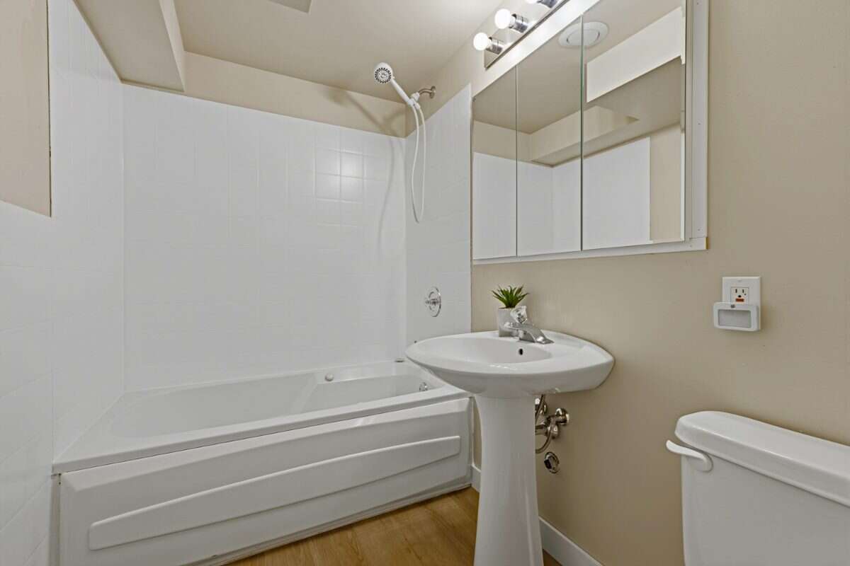Well-established family home! 