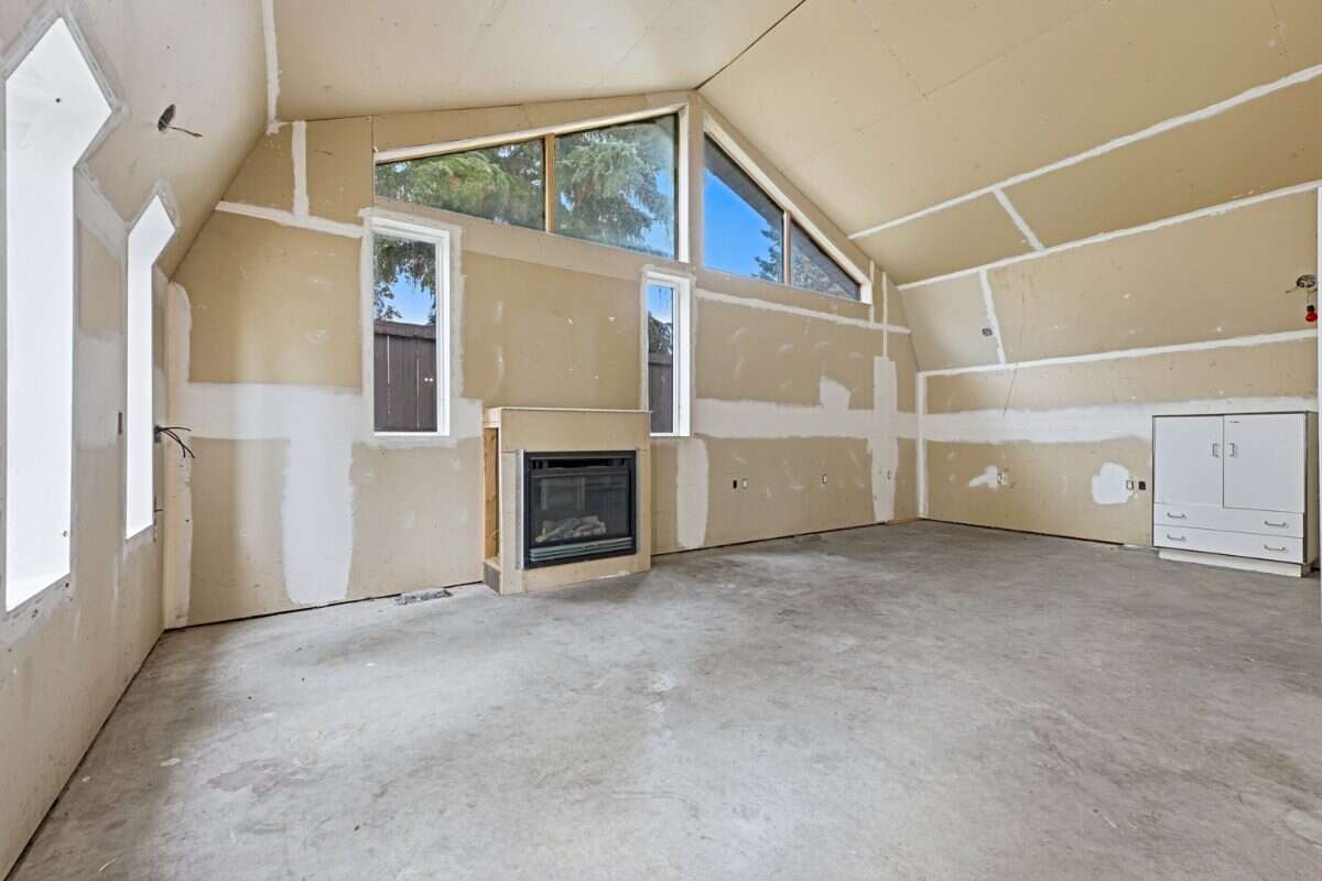 Well-established family home! 