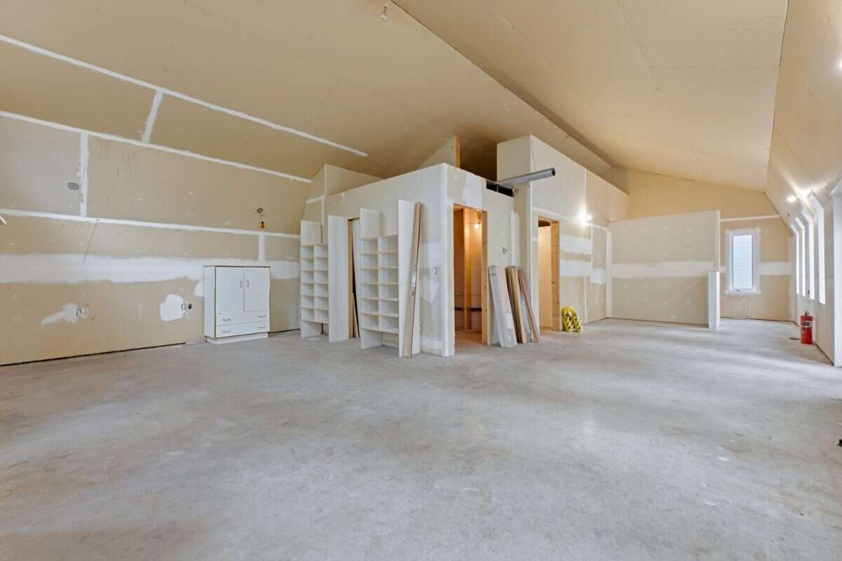 Well-established family home! 