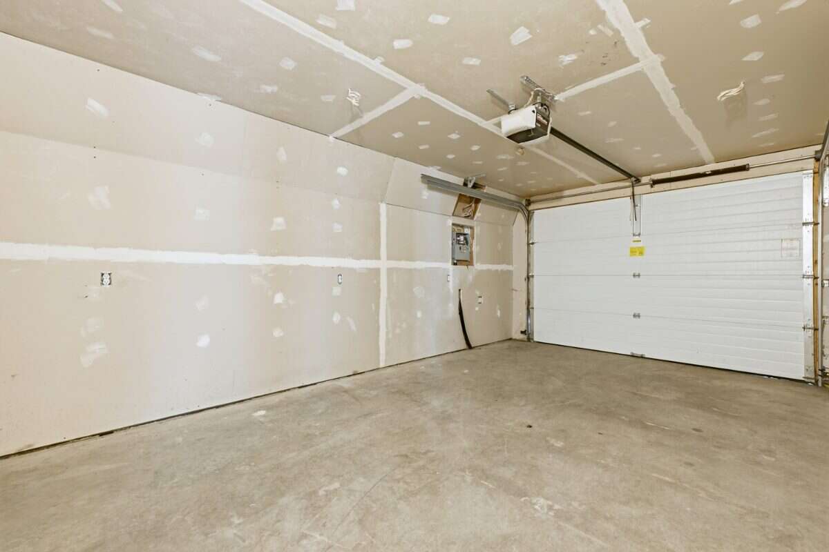 Well-established family home! 