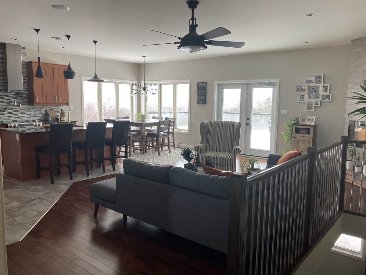 Open Concept Kitchen and Livingroom