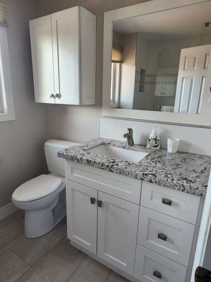 second floor 4 pc bathroom vanity