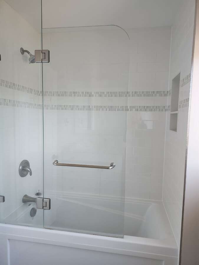 second floor bathroom shower and tub