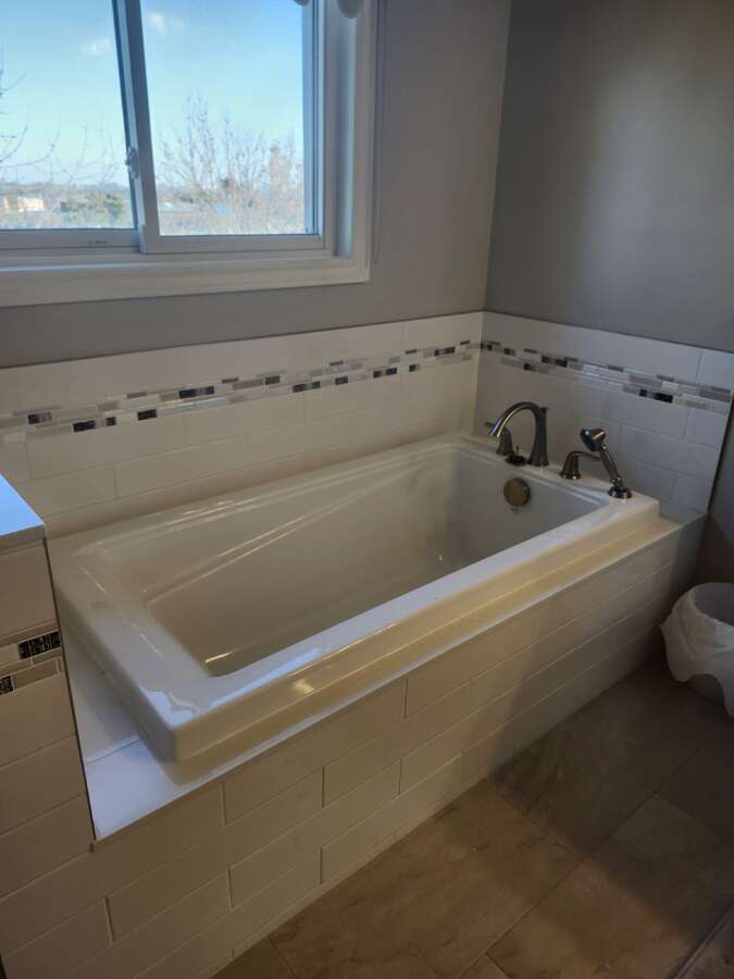 Ensuite bath tub adjacent walk in shower