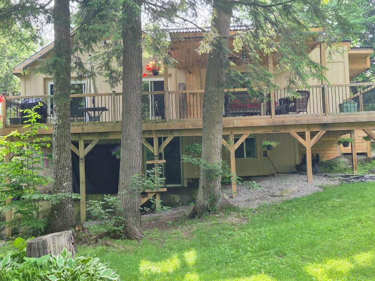 Country Home in McKellar near Golf Course
