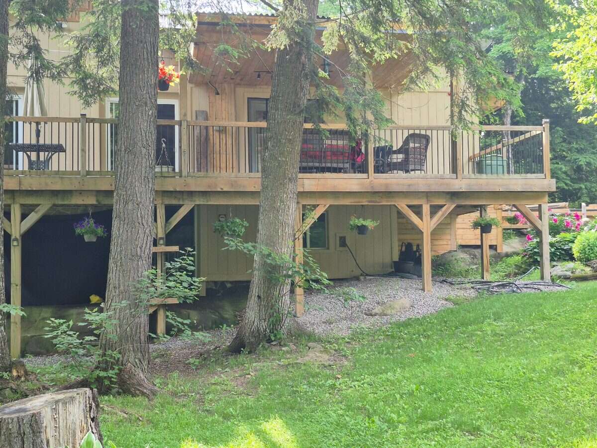 Country Home in McKellar near Golf Course