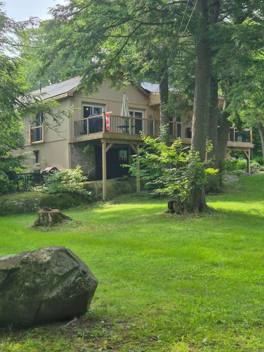 Country Home in McKellar near Golf Course
