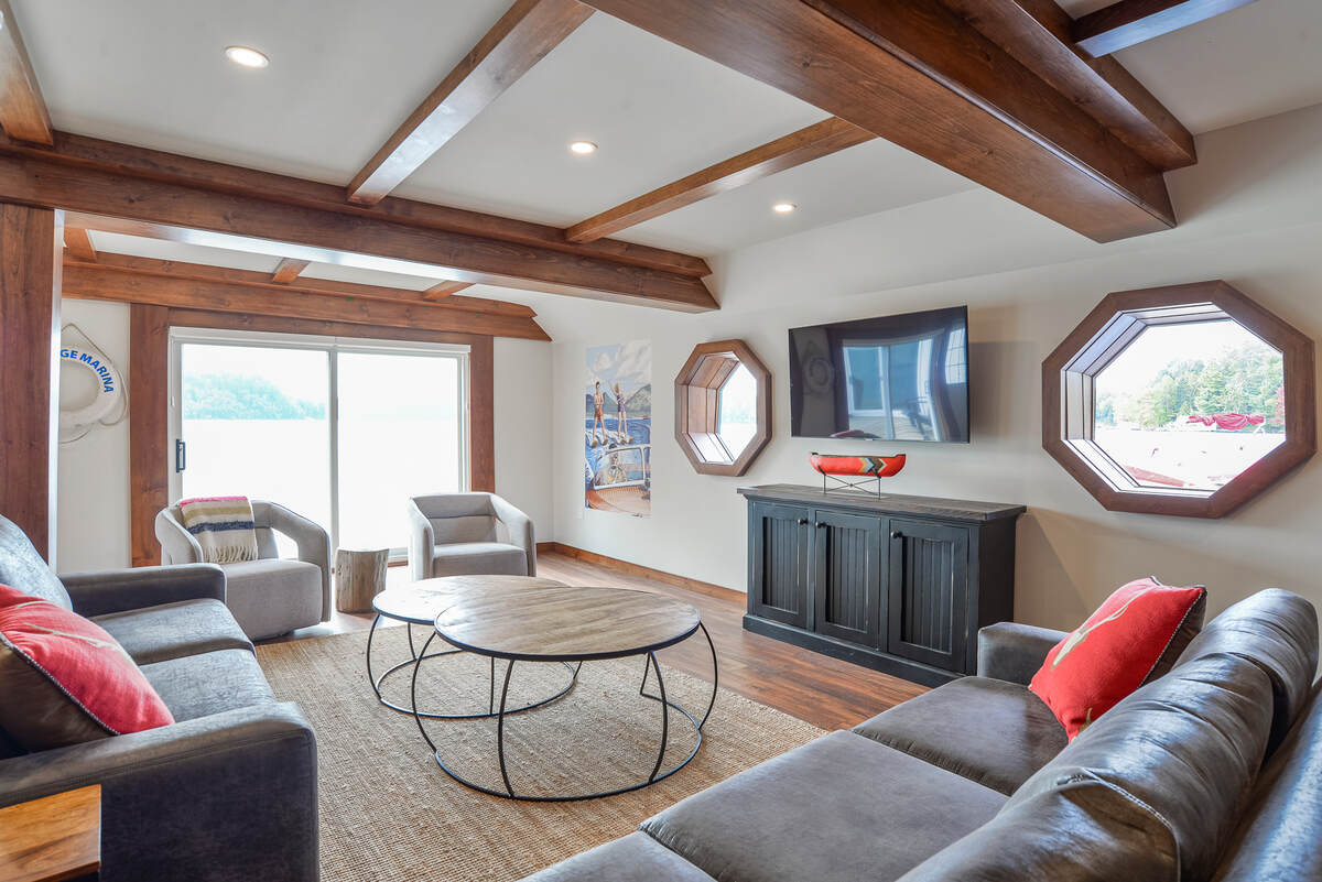Entertainment Room Sitting Area
