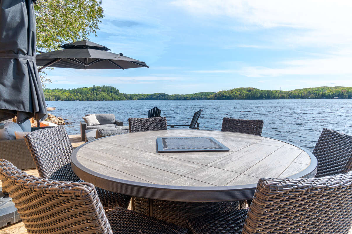 Shoreline Dining Area