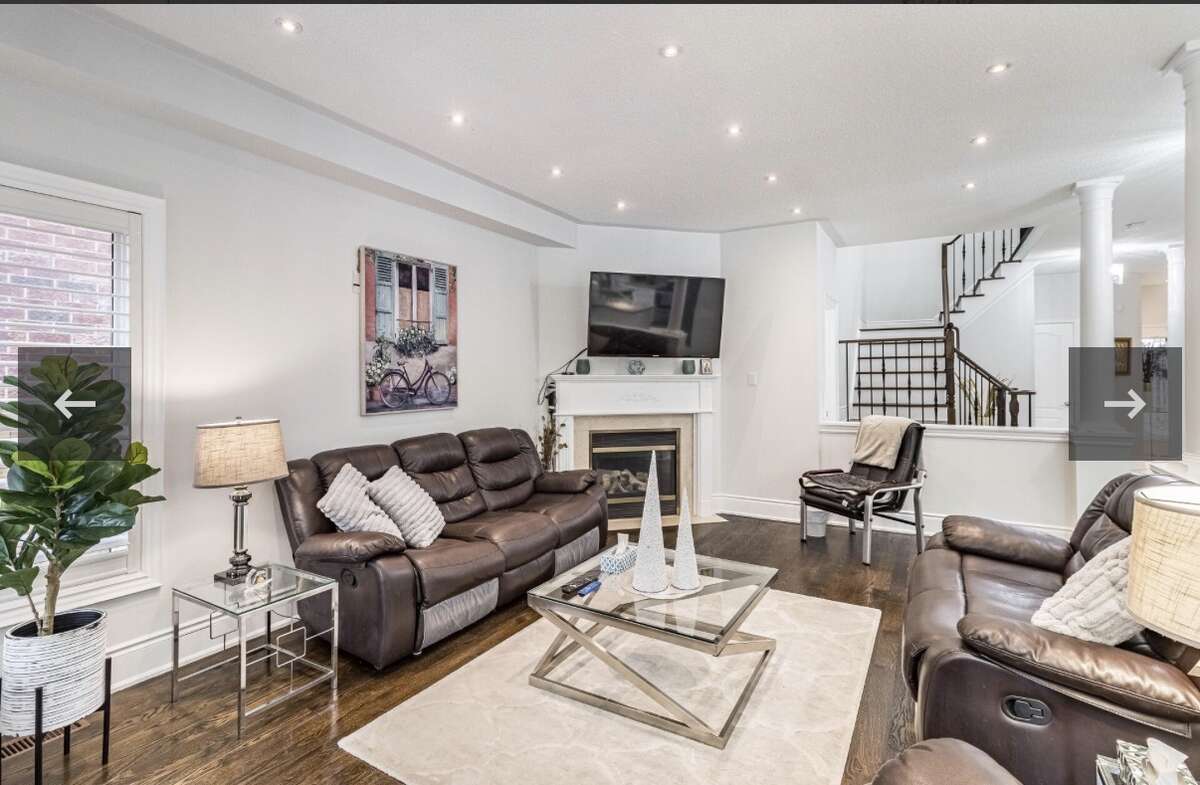 11 bedrooms detached home