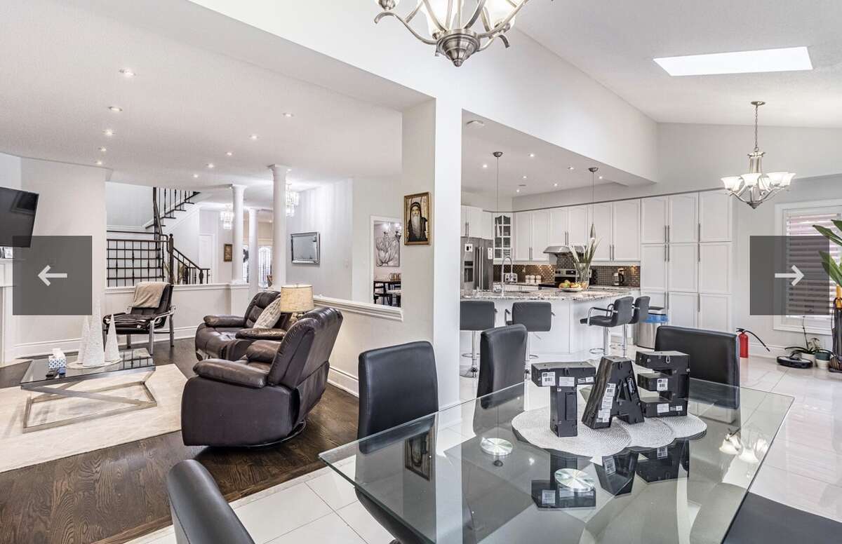 11 bedrooms detached home