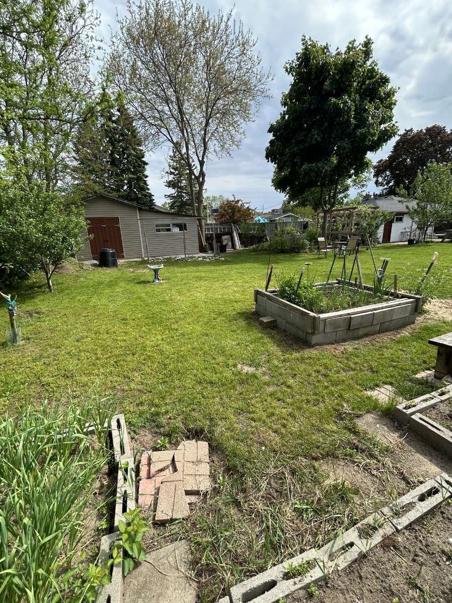 Discover a hidden garden oasis!
