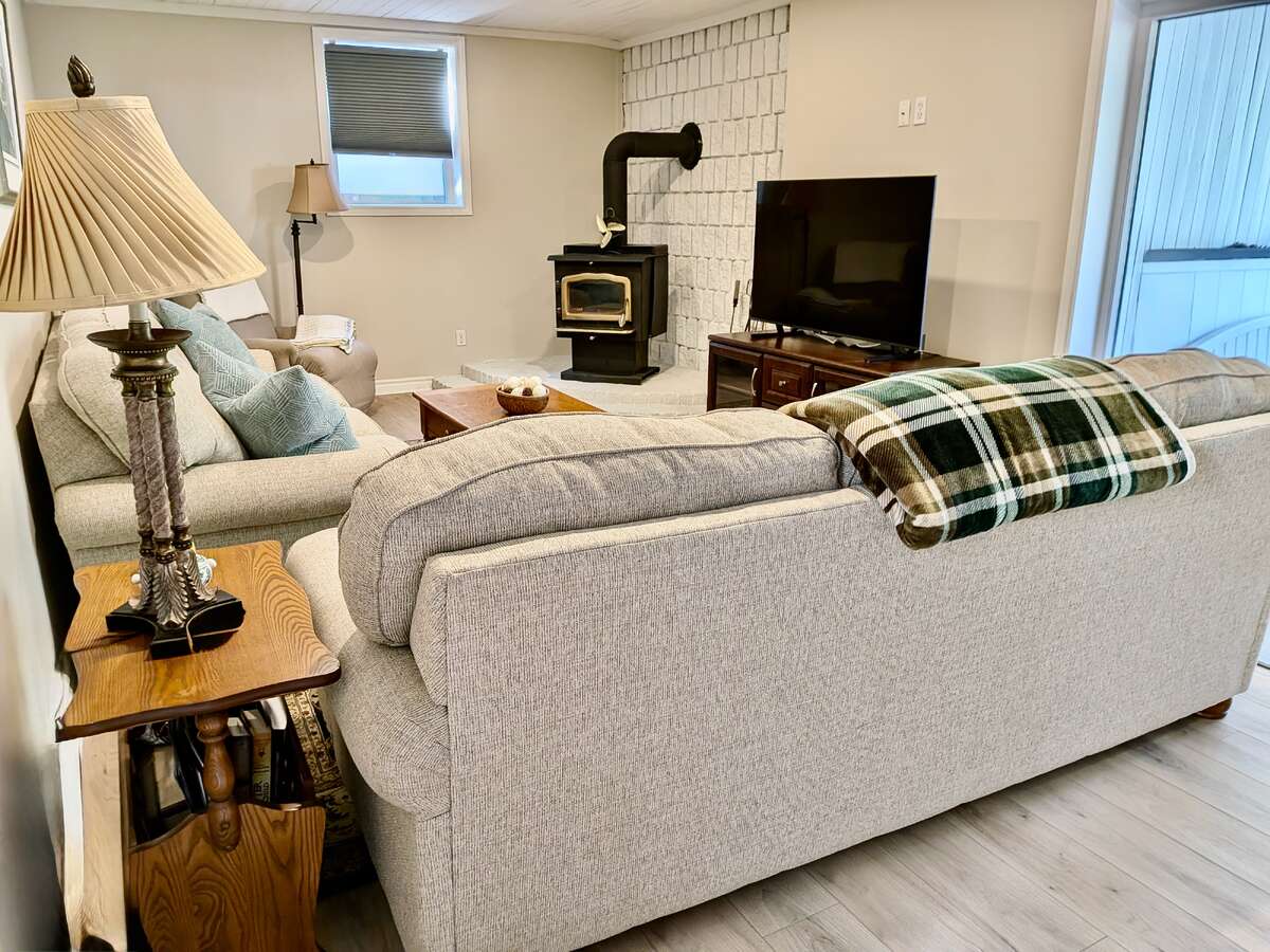 Bright spacious quiet retreat!