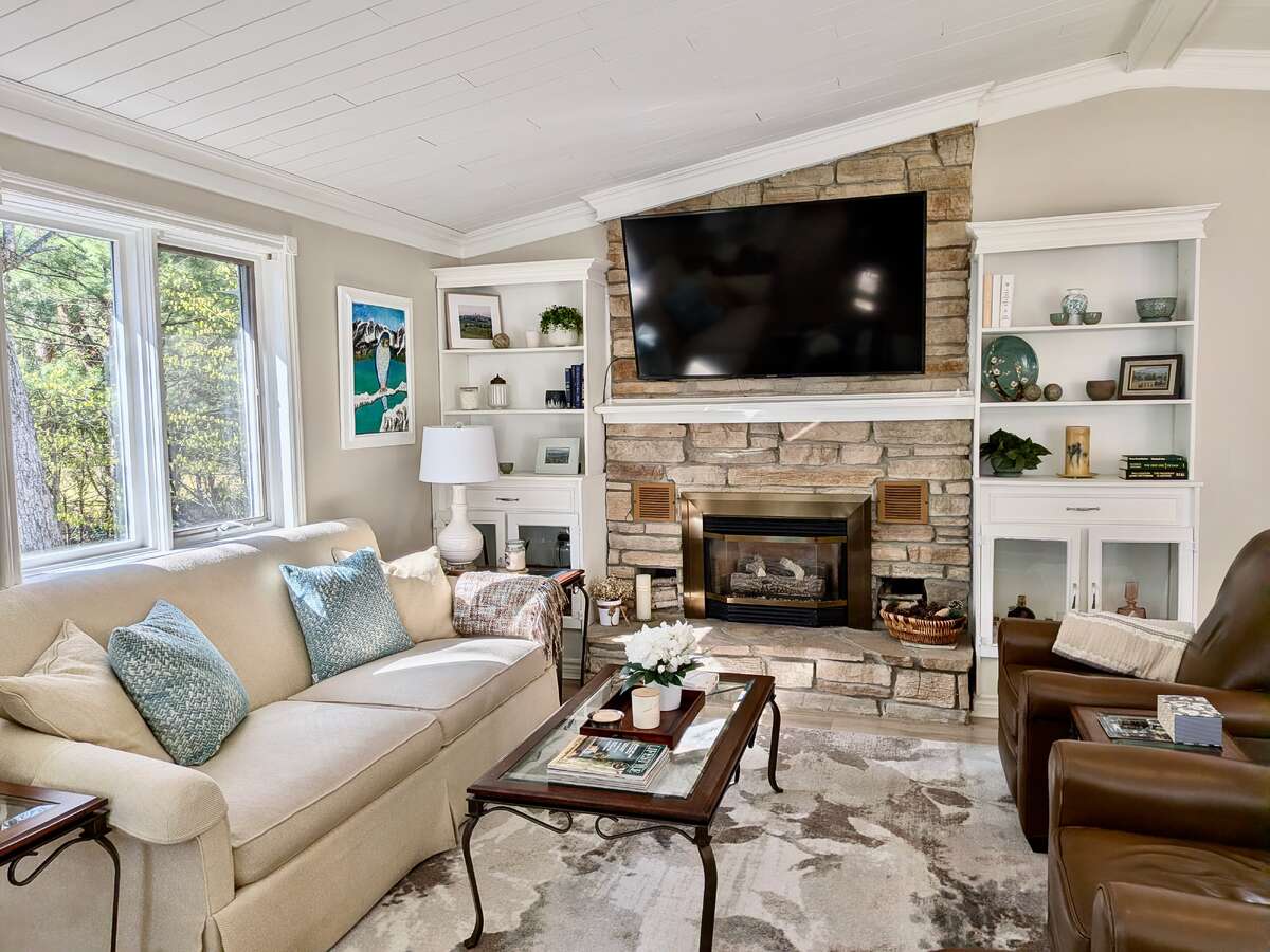 Bright spacious quiet retreat!