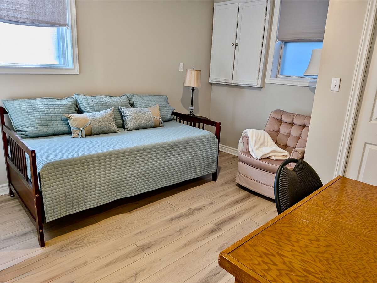 Bright spacious quiet retreat!