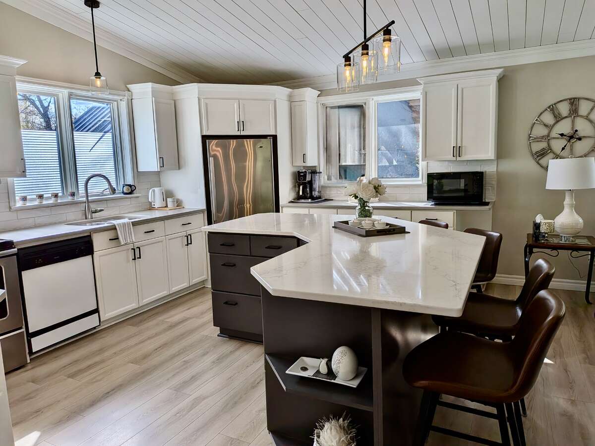 Bright spacious quiet retreat!