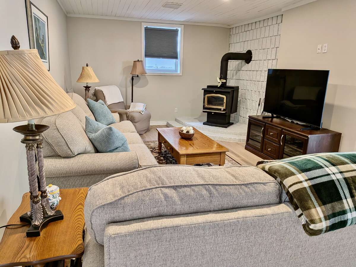 Bright spacious quiet retreat!