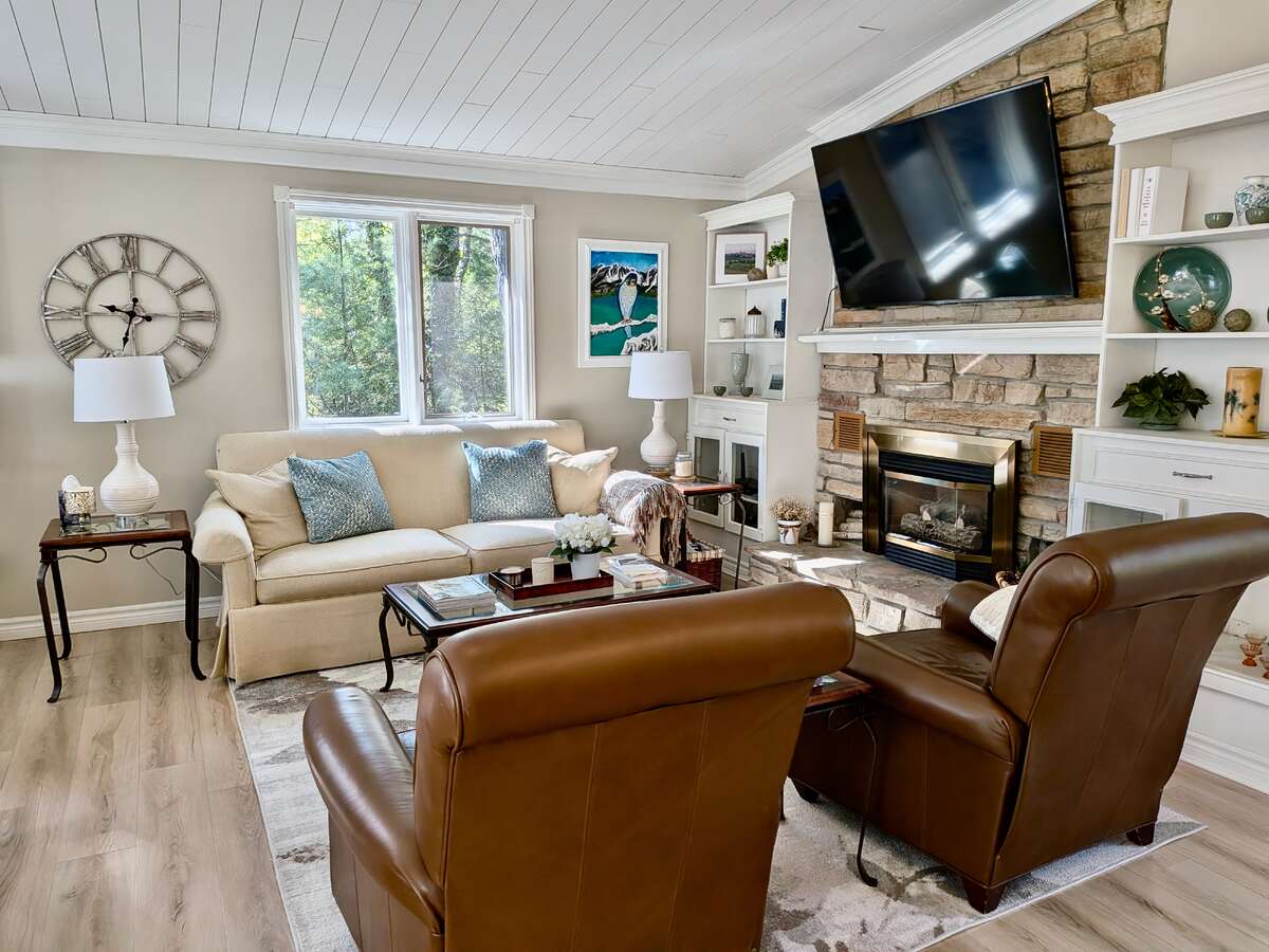 Bright spacious quiet retreat!