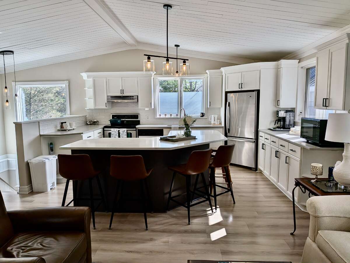 Bright spacious quiet retreat!