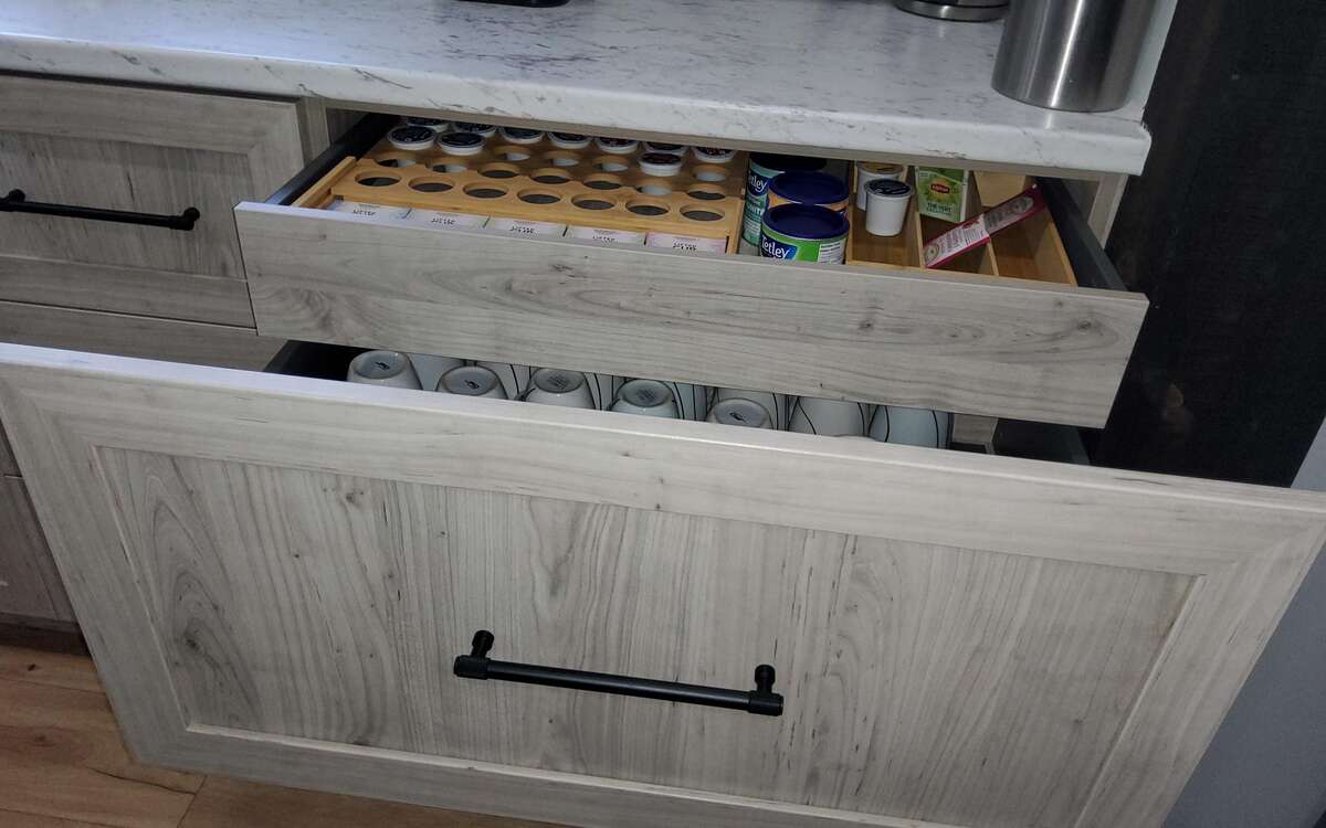 2 Bed, Serene Family Home on 1.8 Acres with Pond