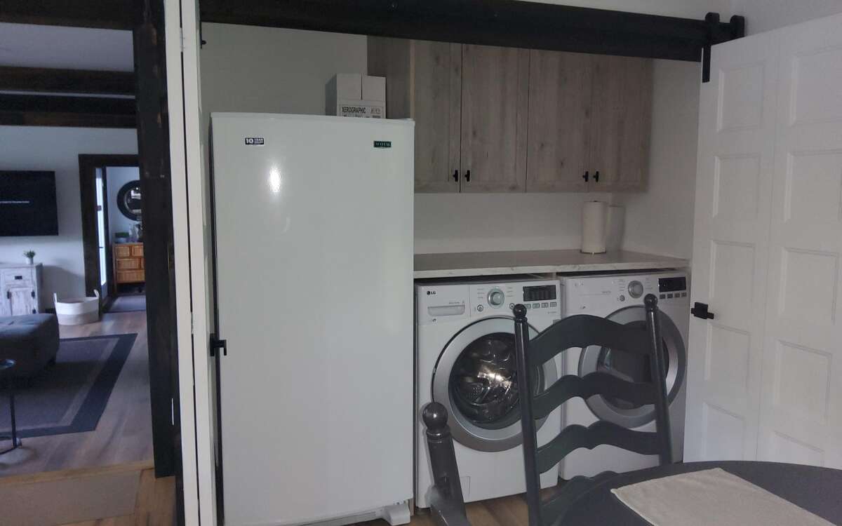 2 Bed, Serene Family Home on 1.8 Acres with Pond