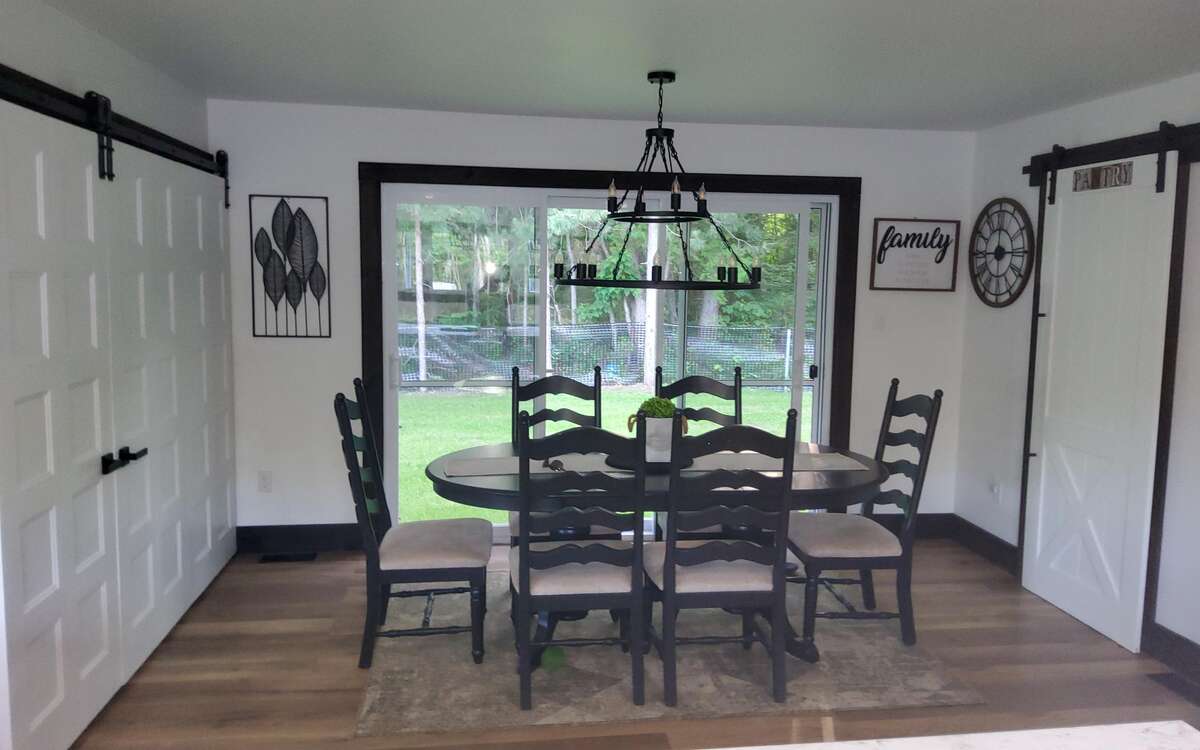 2 Bed, Serene Family Home on 1.8 Acres with Pond