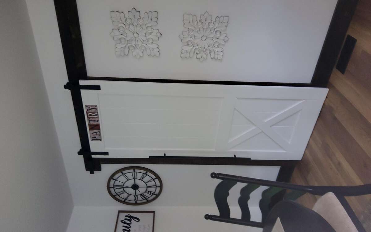 2 Bed, Serene Family Home on 1.8 Acres with Pond