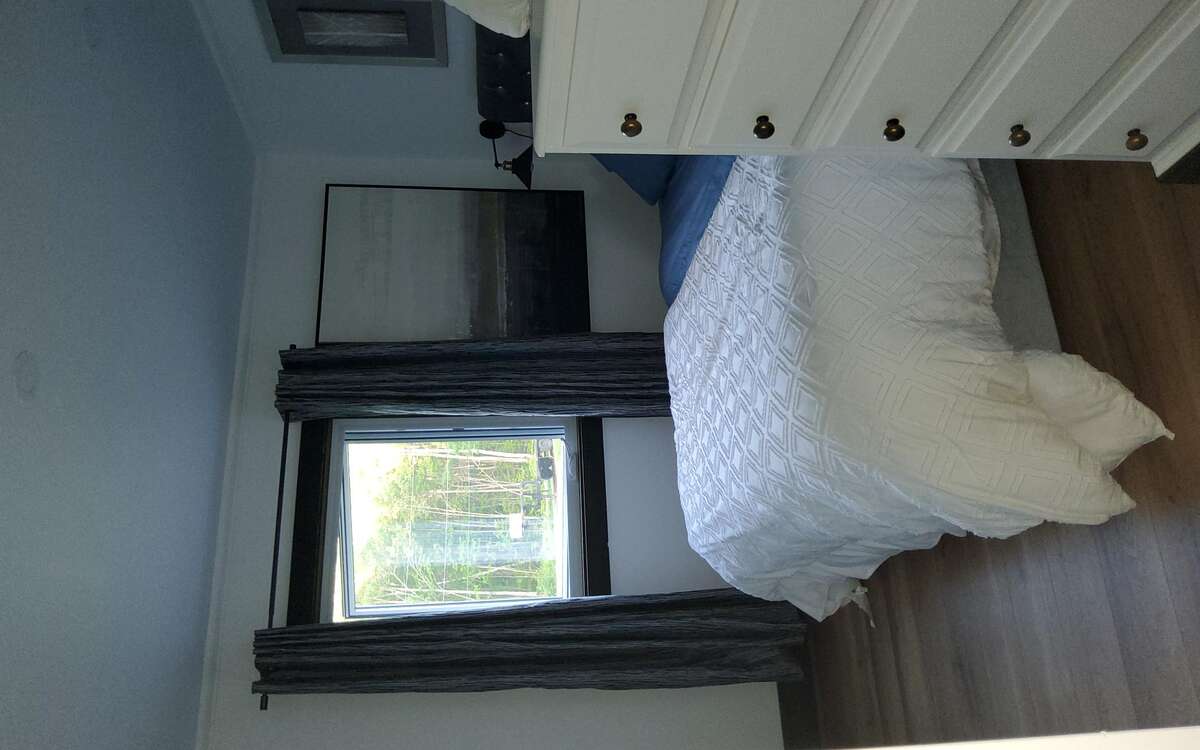 2 Bed, Serene Family Home on 1.8 Acres with Pond