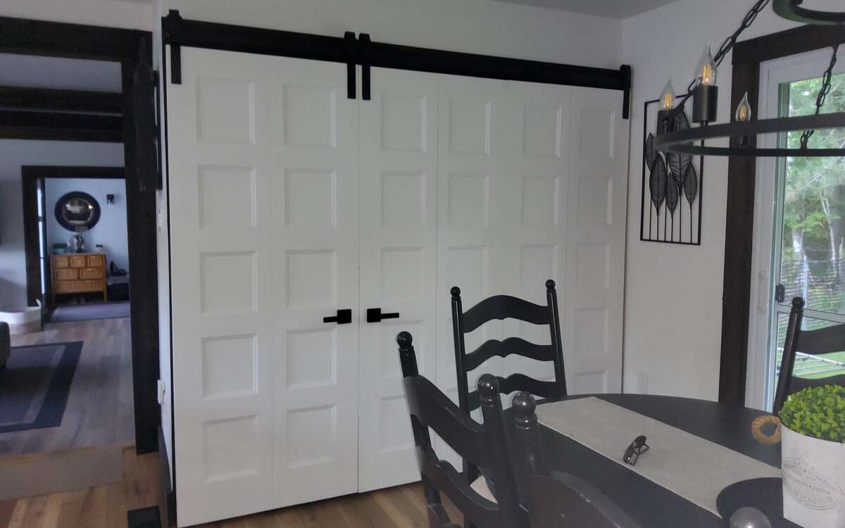 2 Bed, Serene Family Home on 1.8 Acres with Pond