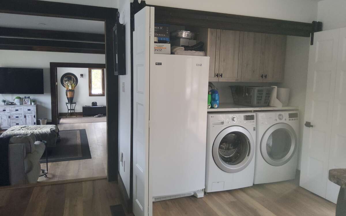 2 Bed, Serene Family Home on 1.8 Acres with Pond