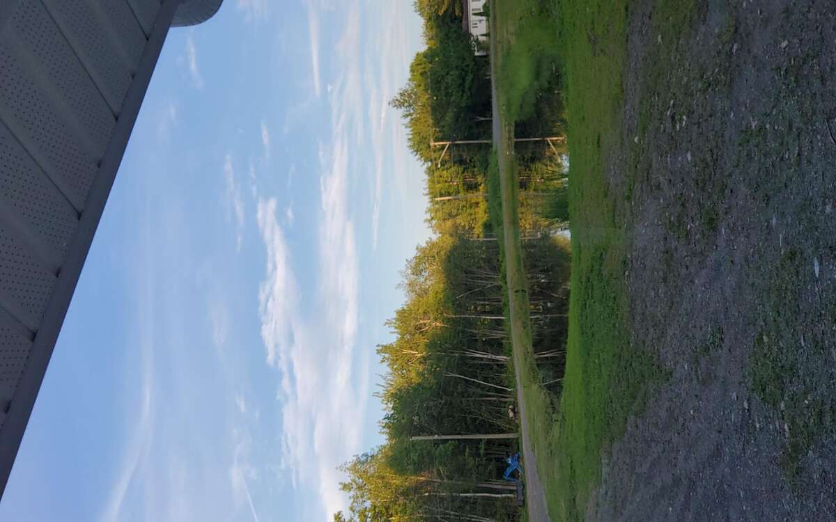 2 Bed, Serene Family Home on 1.8 Acres with Pond