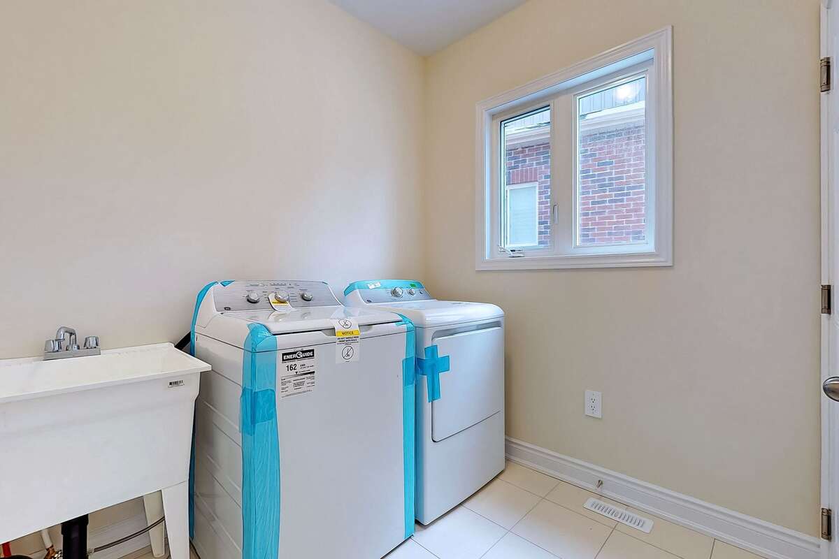 Spacious 50 Ft Detached Home 4 Bedrooms 4 Bathroom