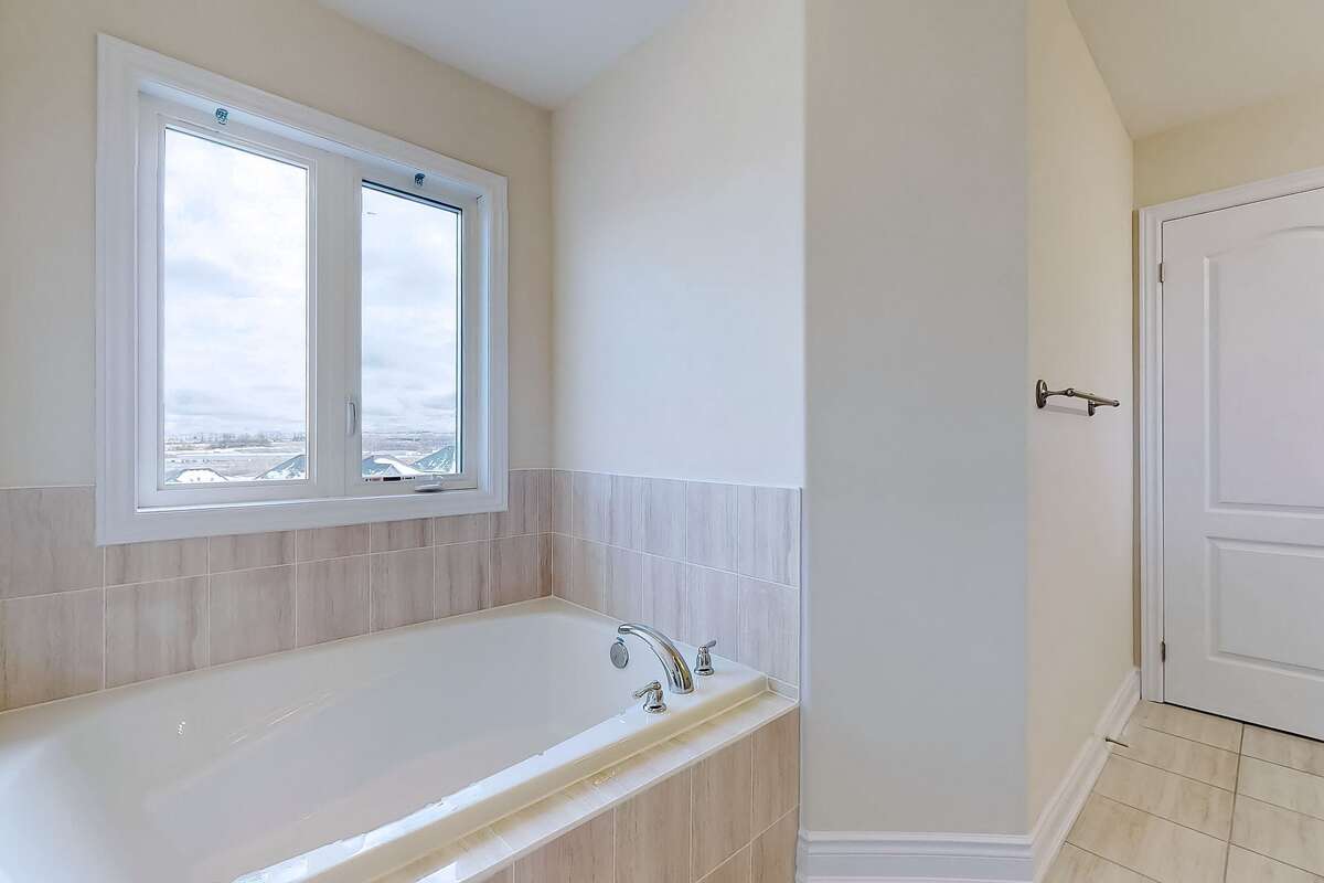 Spacious 50 Ft Detached Home 4 Bedrooms 4 Bathroom