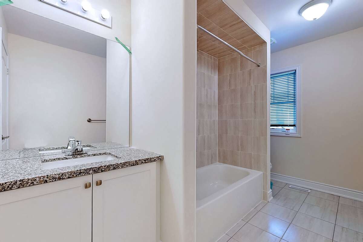 Spacious 50 Ft Detached Home 4 Bedrooms 4 Bathroom