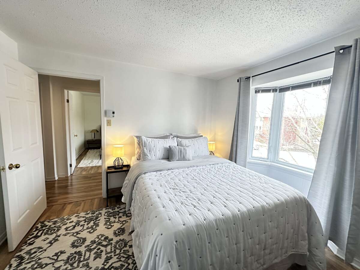 Guest bedroom