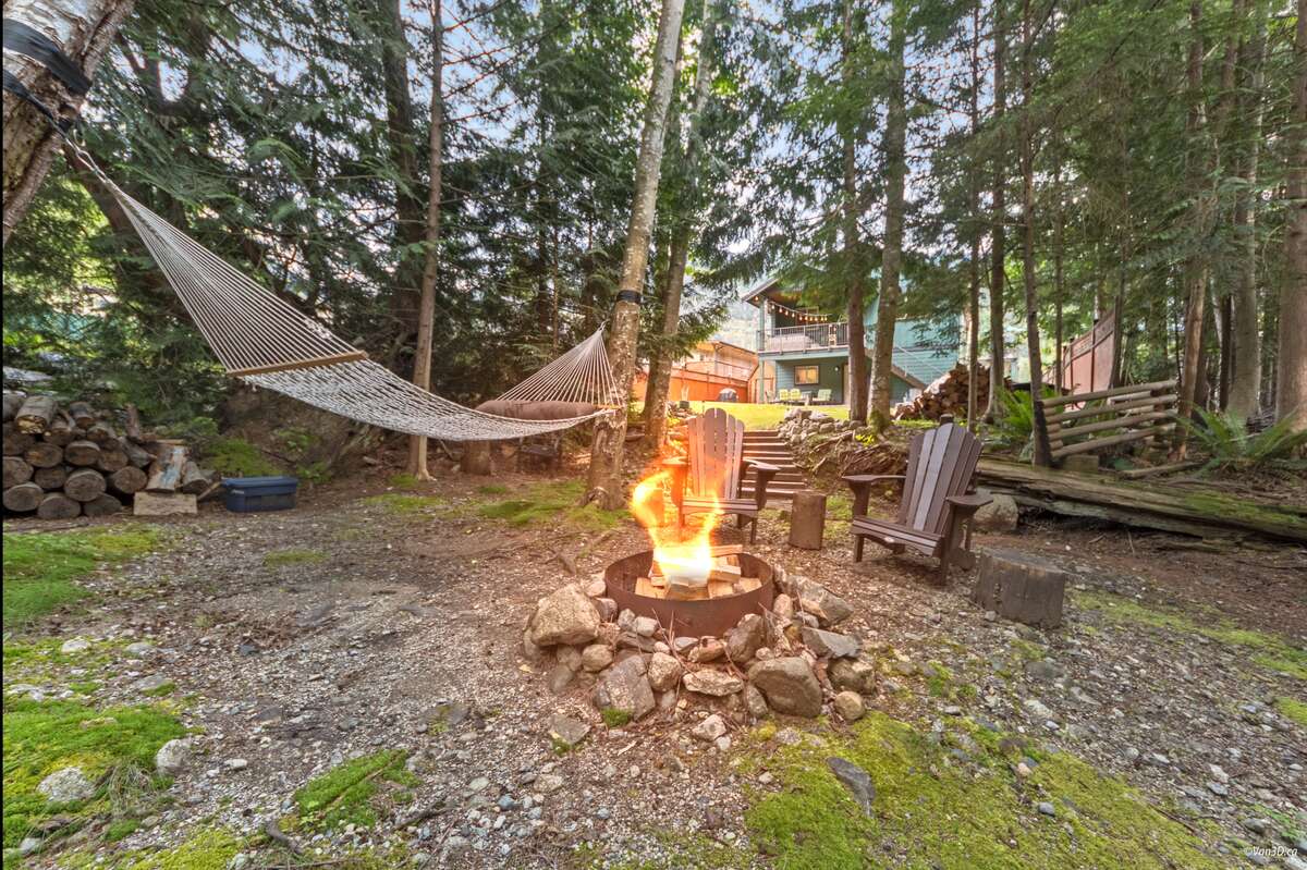 Fire Pit, Hammock, Creek & Beverage Awaits