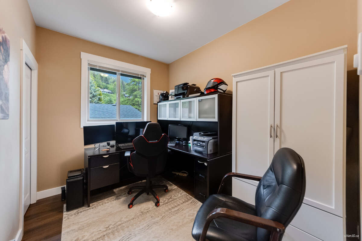 2nd Floor Bedroom or Home Office