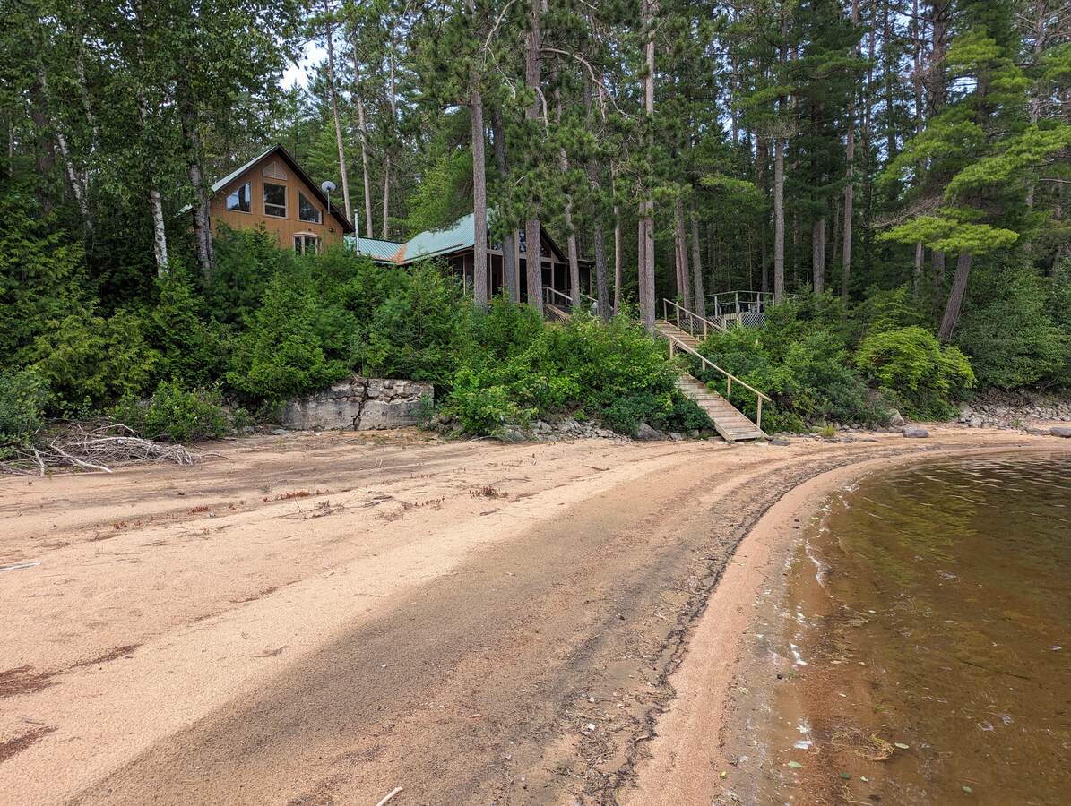 House / Acreage / Cottage / Waterfront Acreage / Waterfront Property For Sale in Deep River, ON - 2+1 bed, 2 bath