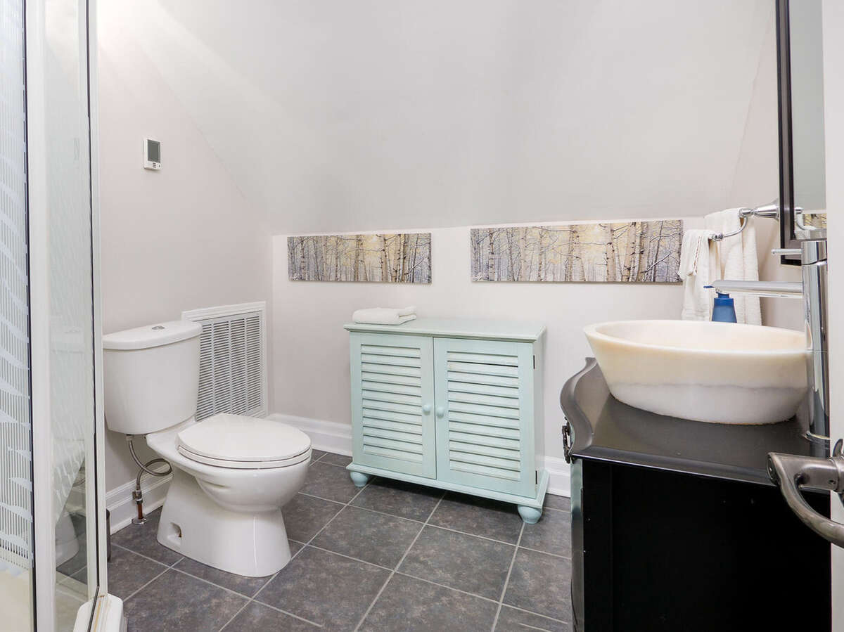 Modern and stylish ensuite bathroom attached to Bedroom 2. With a heated floor.
