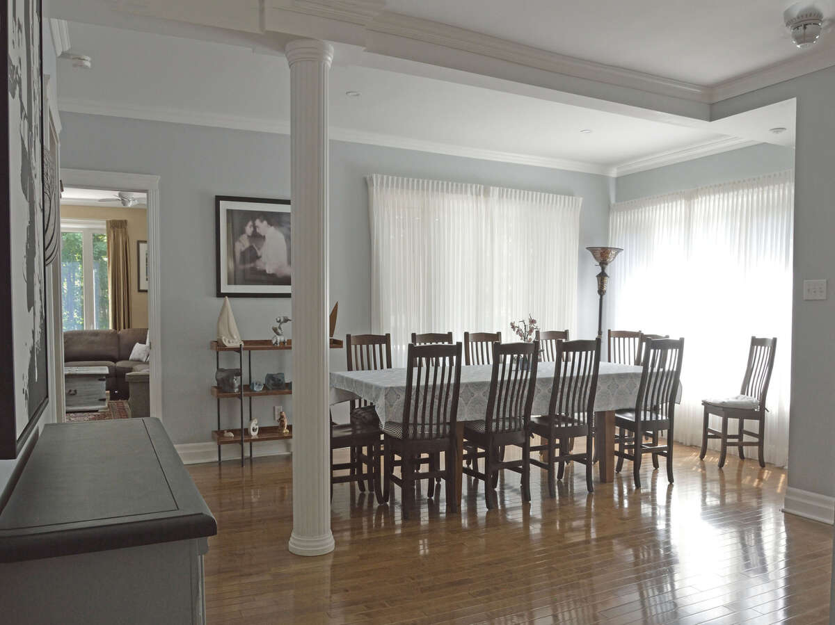 Elegant dining room with space to comfortably seat 16 or more, ideal for large gatherings.