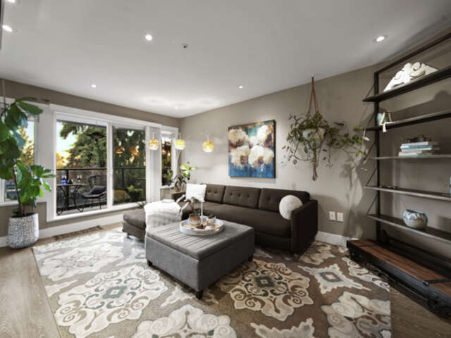 Rare 3bd/2b 1238 sq/ft Van Condo completely reno'd