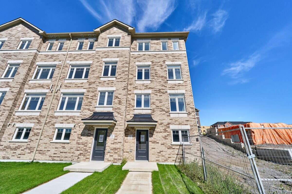 Move-In Ready 3-Bedroom Townhome in Newcastle