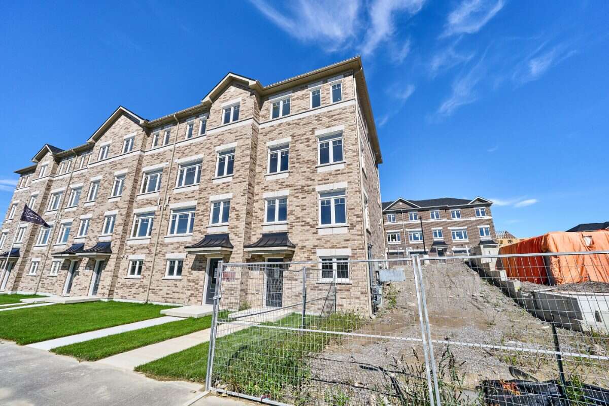 Move-In Ready 3-Bedroom Townhome in Newcastle
