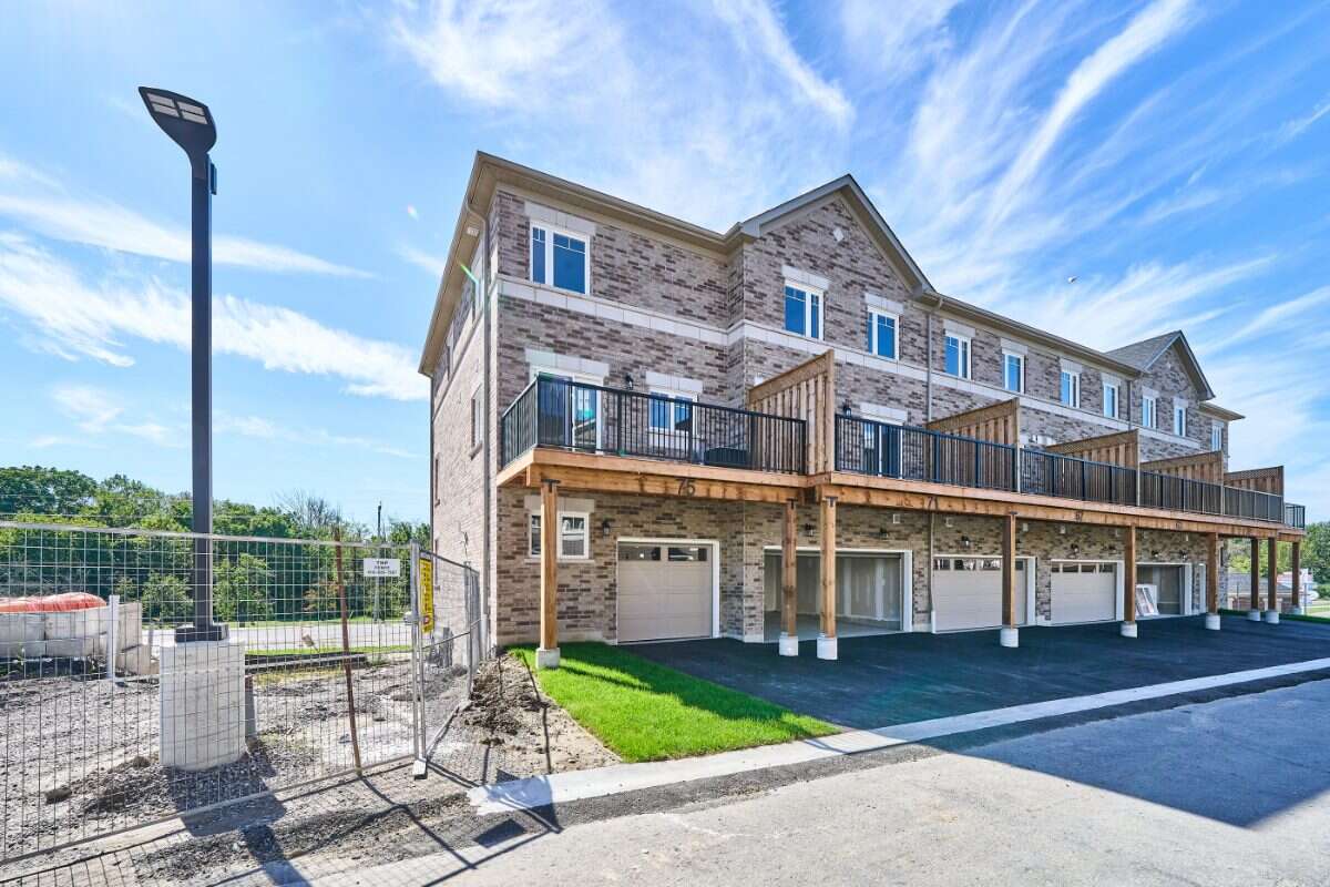 Move-In Ready 3-Bedroom Townhome in Newcastle