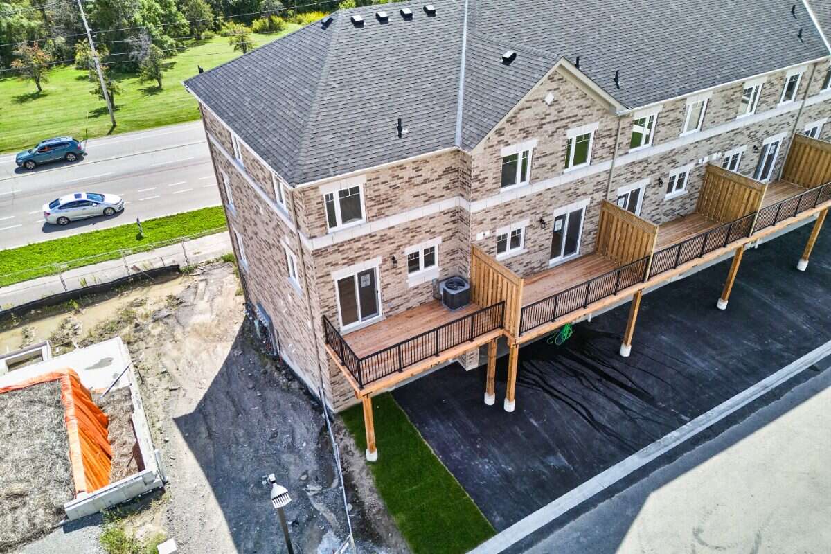 Move-In Ready 3-Bedroom Townhome in Newcastle