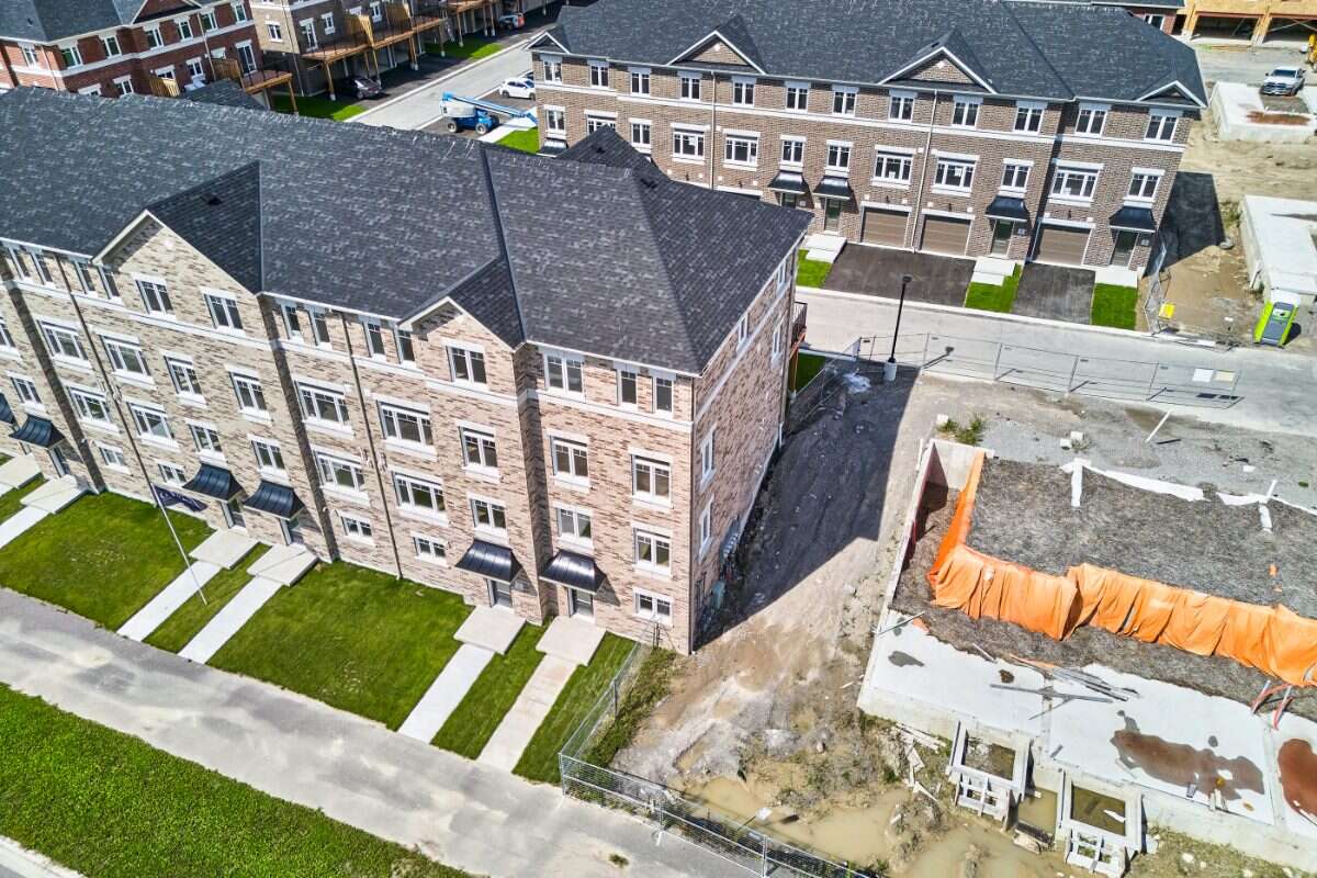 Move-In Ready 3-Bedroom Townhome in Newcastle