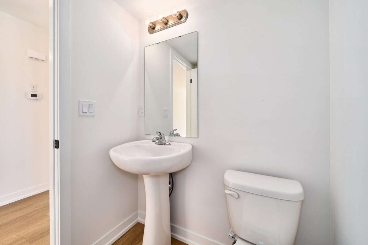Move-In Ready 3-Bedroom Townhome in Newcastle