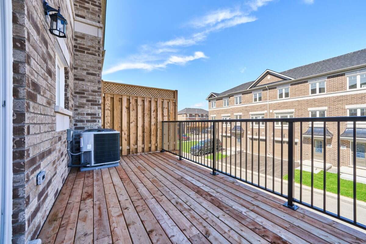 Move-In Ready 3-Bedroom Townhome in Newcastle