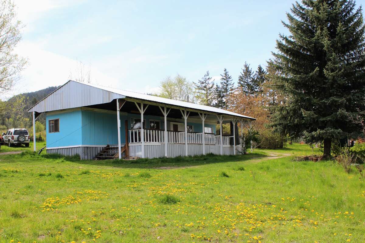 Galvanized steel roofing and skirting provide an extra measure of fire safety.
