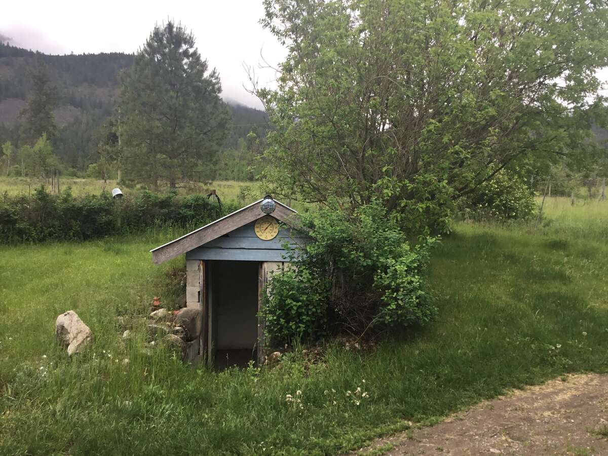 A most important feature of this property is the private well. No water shortage(h or restrictions in eighteen years and drink it straight from the tap.